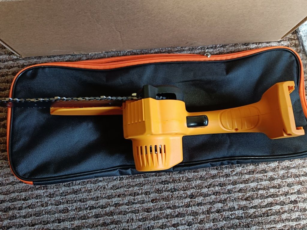 Mini piła łańcuchowa EUBSWA i 2 akumulatory 24V.
