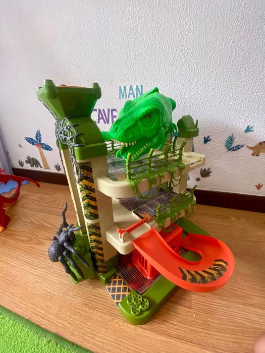 Pista de carros dinossauro