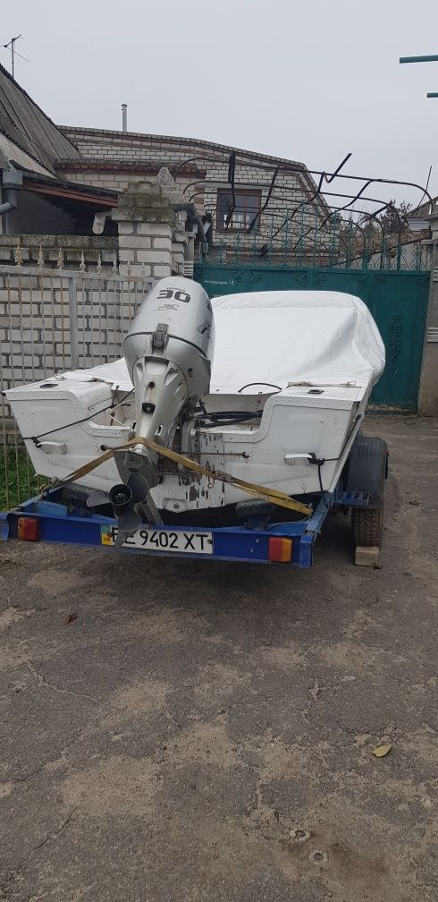Продаю лодку Южанка 2, с мотором Хонда 30 коротка нога  и с лофетом