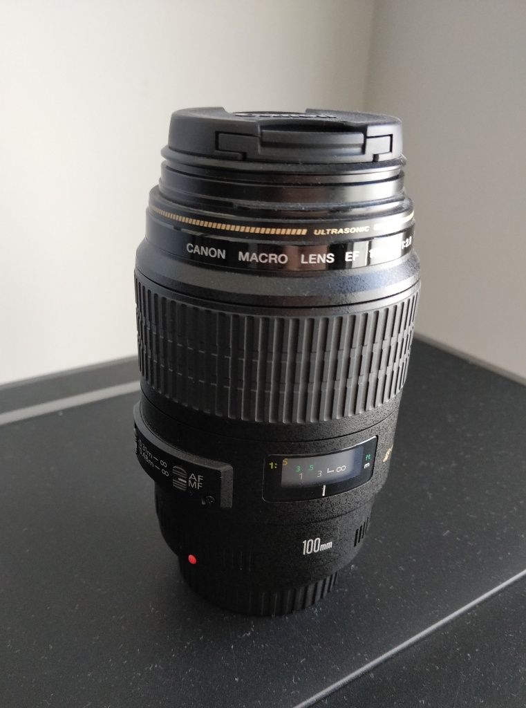 Canon ef 100mm f/2.8 macro usm + lens hood