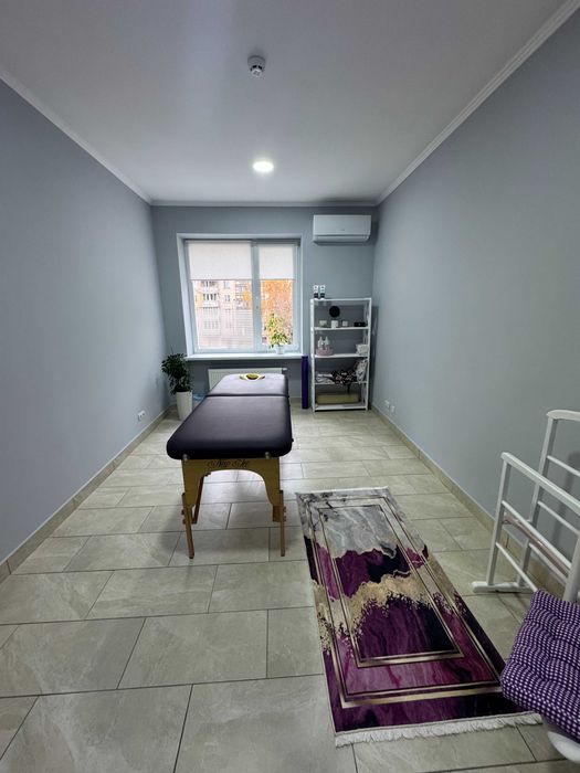 Офісне приміщення в центрі міста по вул. Небесної Сотні