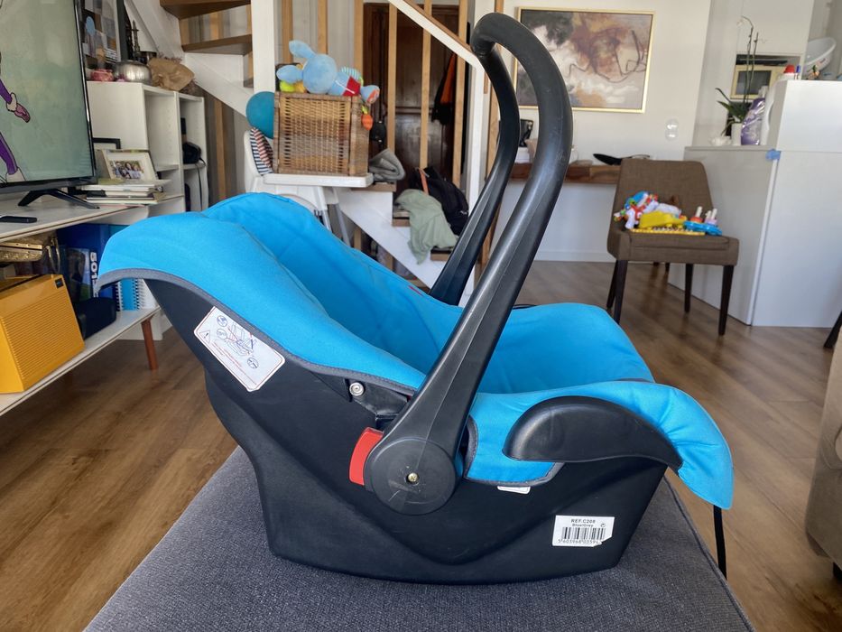 Cadeirinha auto bebé marca Zippy