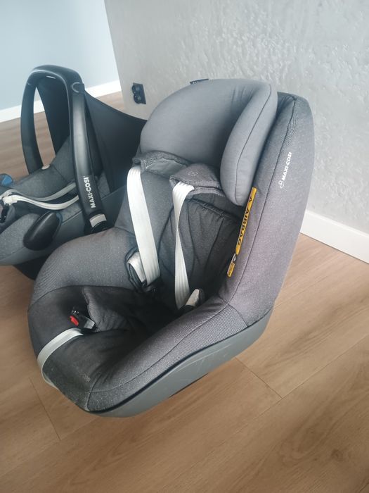 Zestaw Maxi Cosi. Baza 2way Fix, nosidełko pebble plus, fotelik pearl