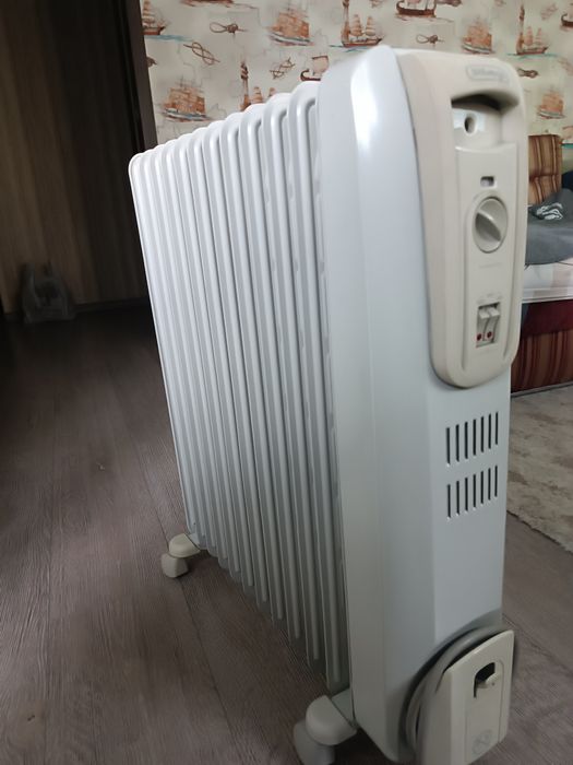 Масляный обогреватель Delonghi