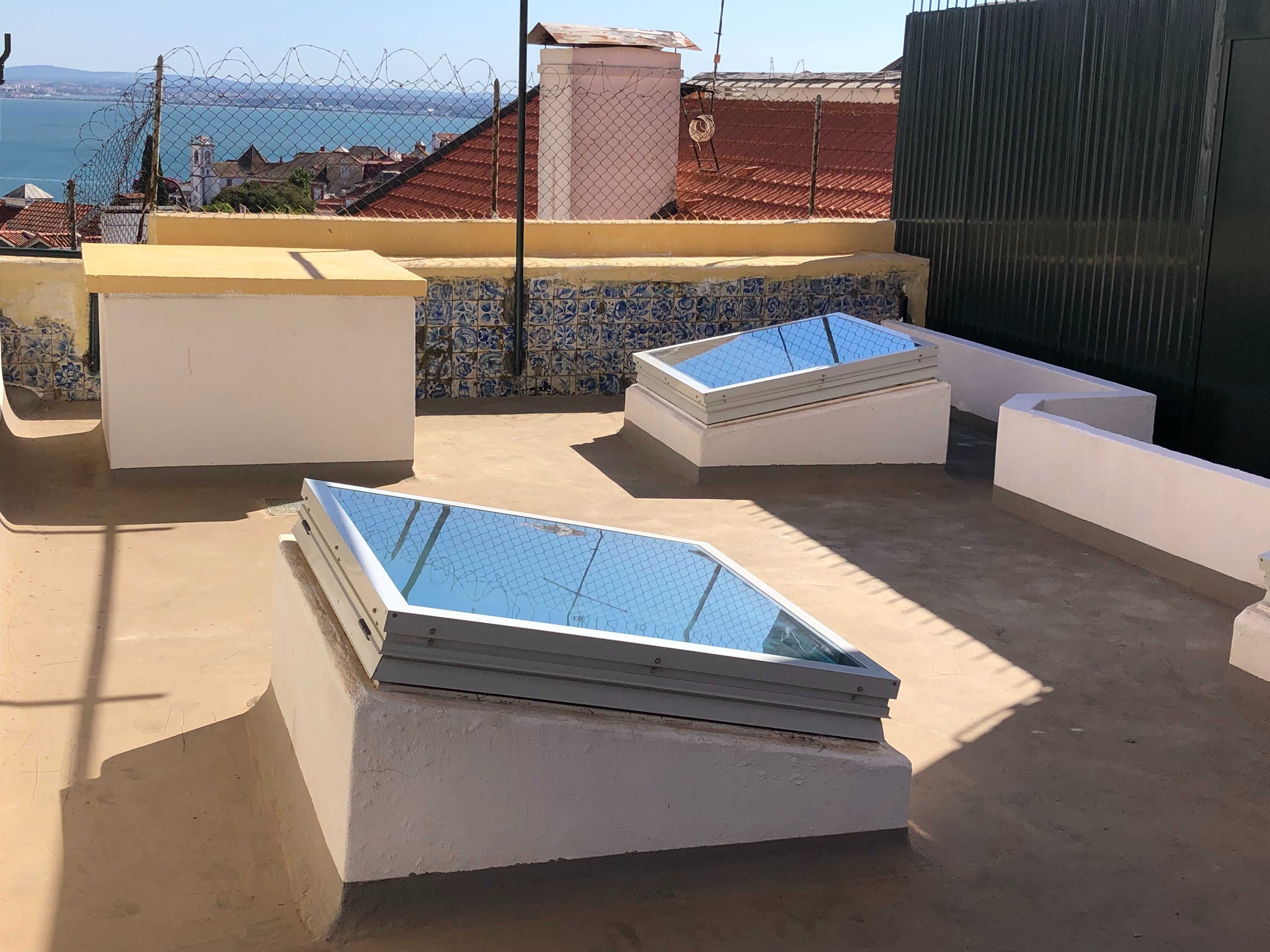 T2 na Graça, remodelado e cozinha semi-equipada. Terraço c vista ampla