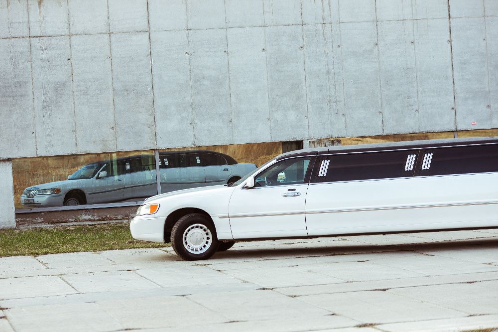 Limuzyna do ślubu, wieczory panieńskie i kawalerskie limuzyna Lincoln