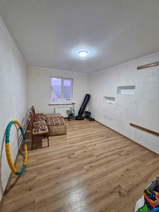 Продам приватну садибу з готовим бізнесом у сфері перетяжки меблів