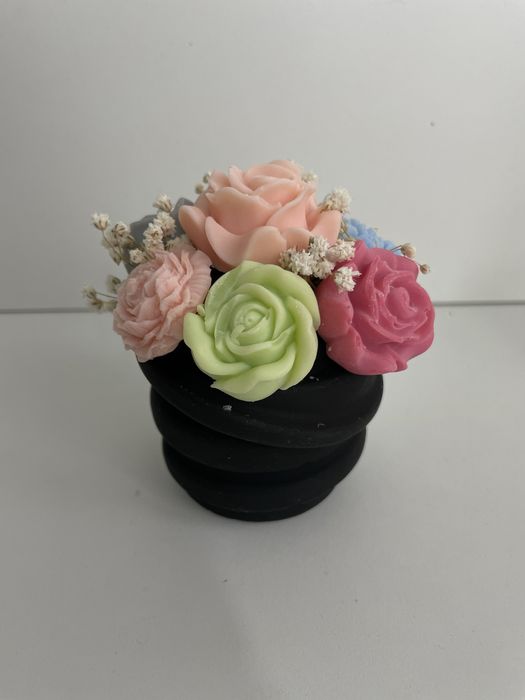 Kwiaty w doniczce betonowej mini