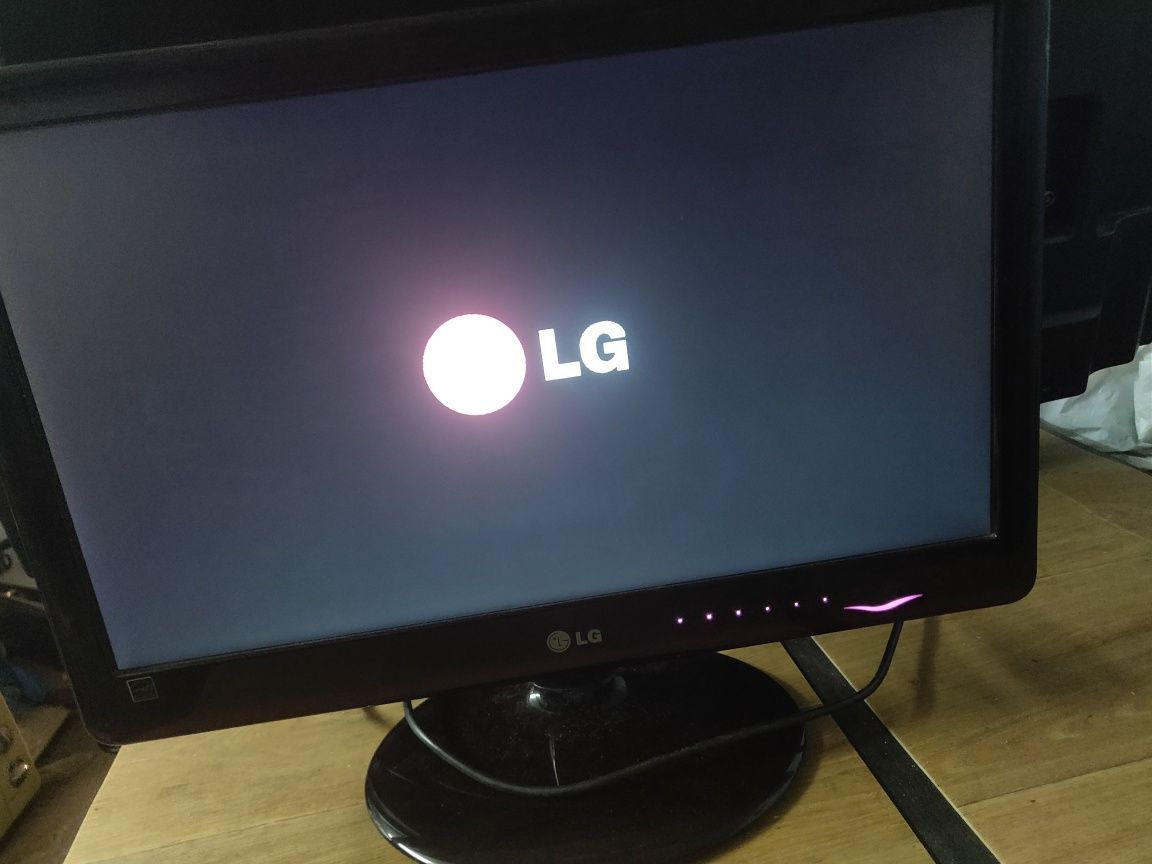 Монитор LG E2050s