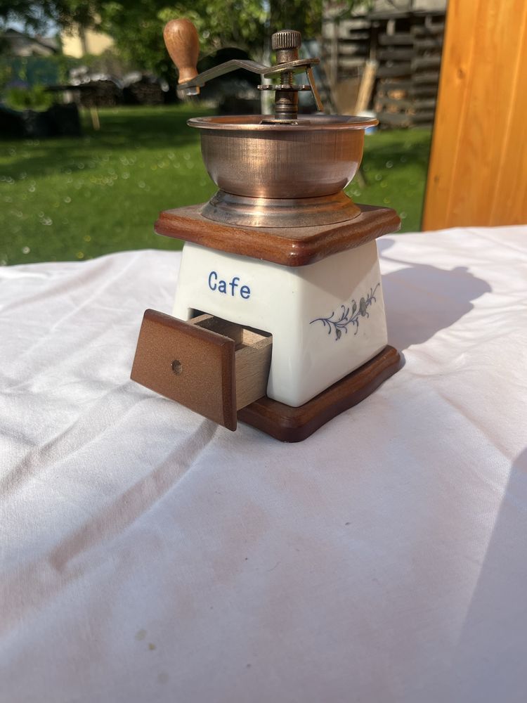 Młynek do kawy porcelanowy