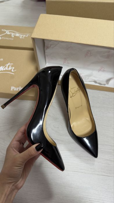 Чорні лодочки лабутени