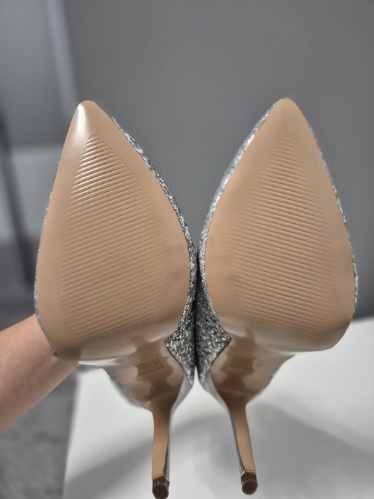 Блестящие туфли на шпильке