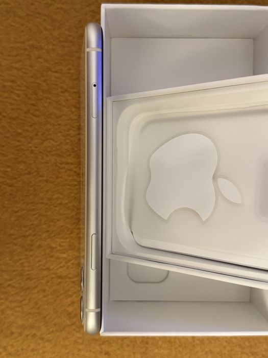 iPhone 11 com 64 GB Branco