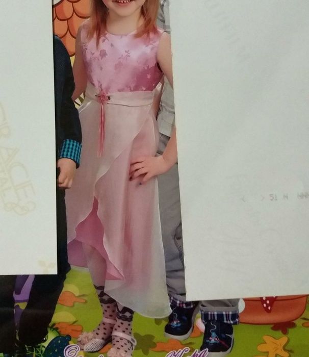 Платье на 5-7 лет. Нарядное.