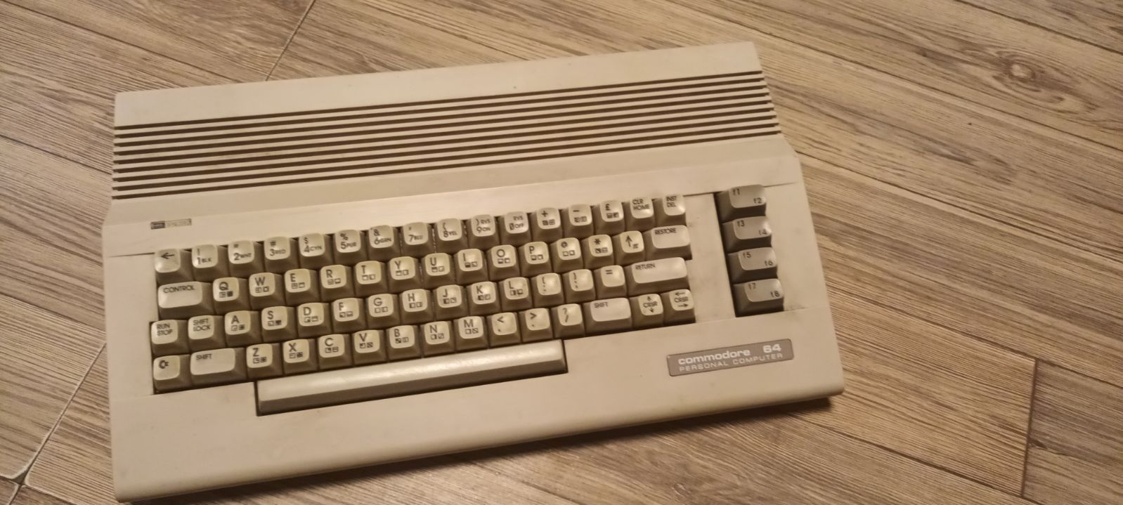 Commodore C 64 stan idealny