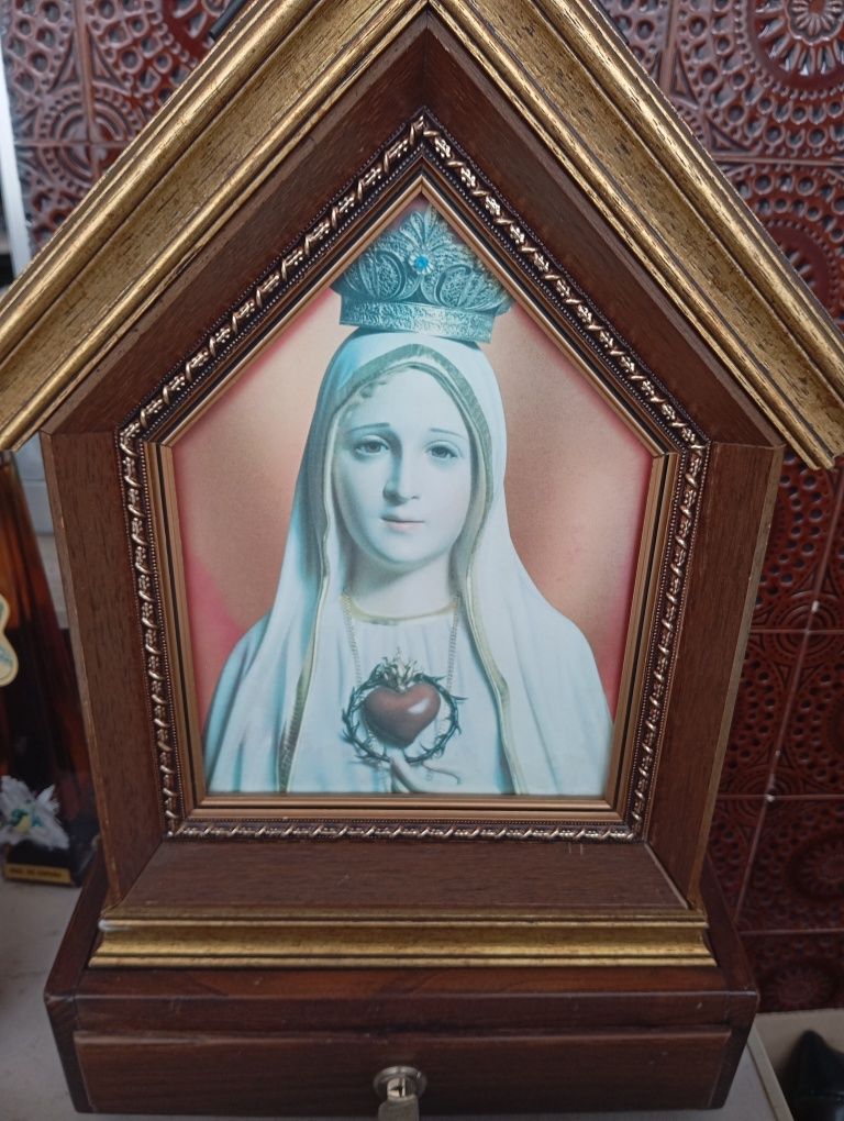 Quadro em madeira com a imagem da nossa senhora do sagrado coração