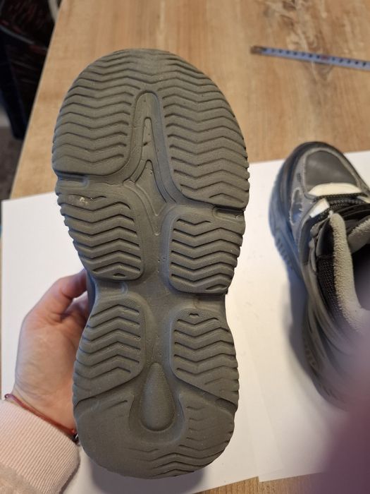 Отдам ботинки р.32