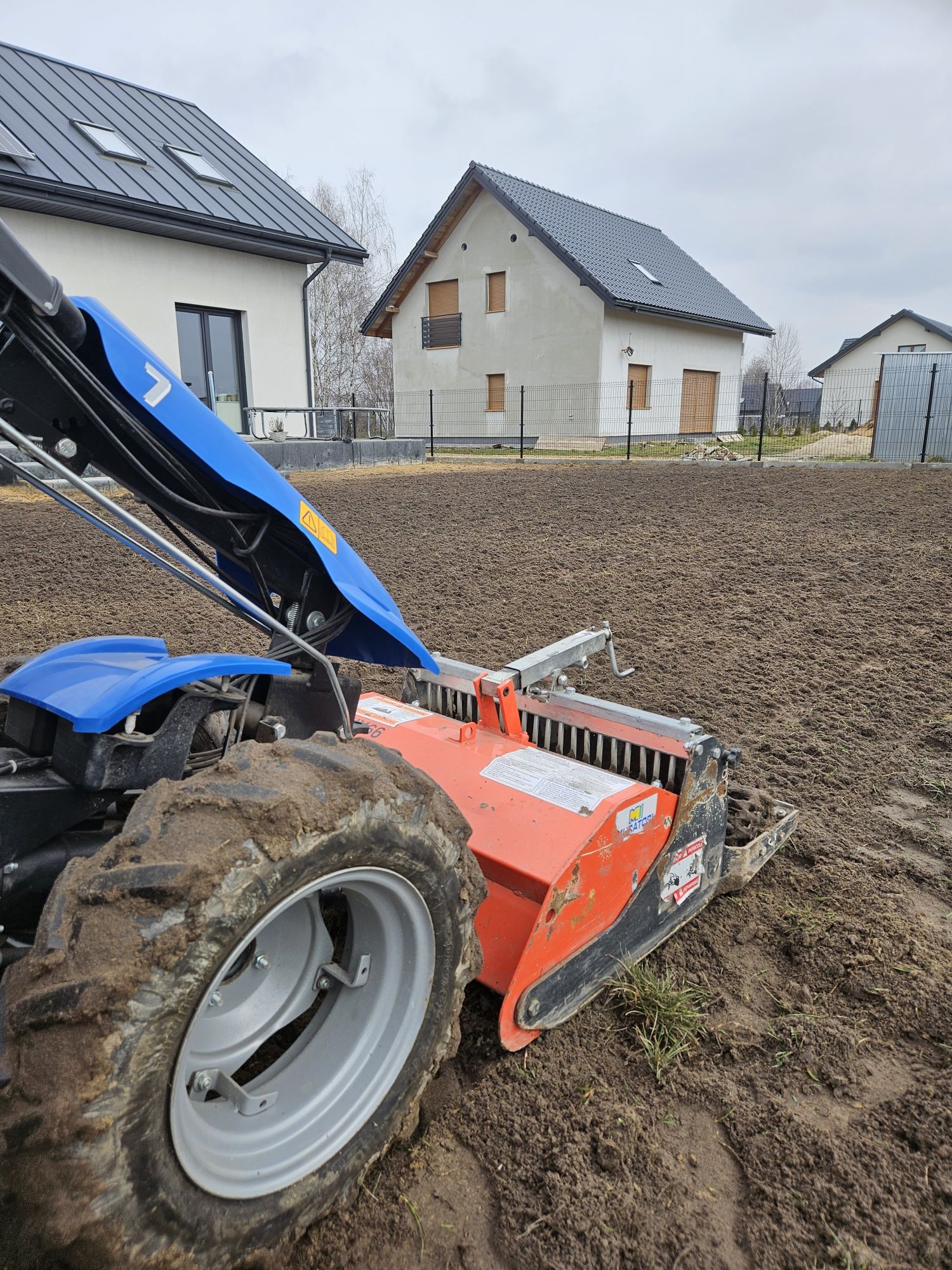 Aerator rurkowy wertykulator piaskarka wynajem  usługi Ogrodnicze