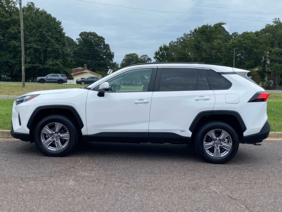 Toyota RAV4      2023
