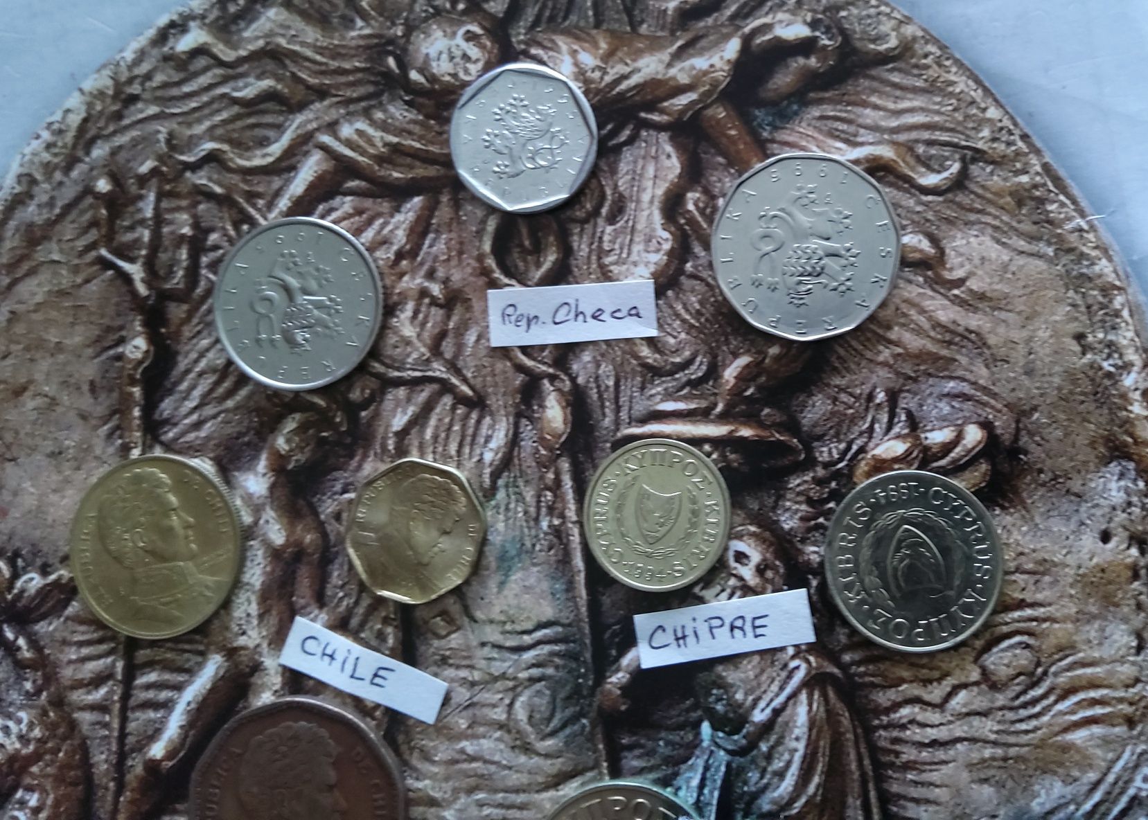 14524#Lote 9 moedas estrangeiras diferentes algumas unc
3 Chipre