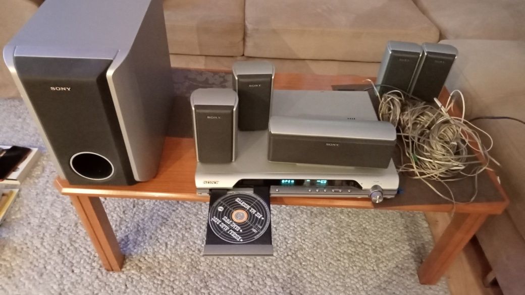 SONY dav-dz110 sprzedaż 300 zł..Funkconuje bez zarzutów.Stan dobry..