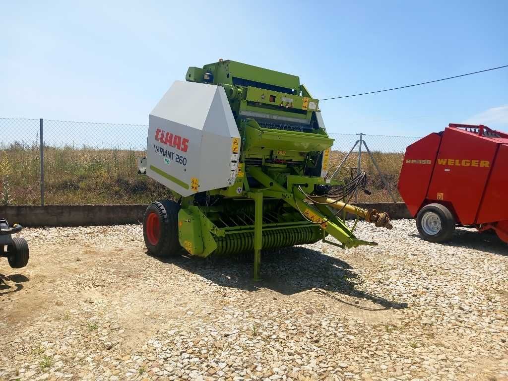 Enfardadeira de rolos Claas Variant 260