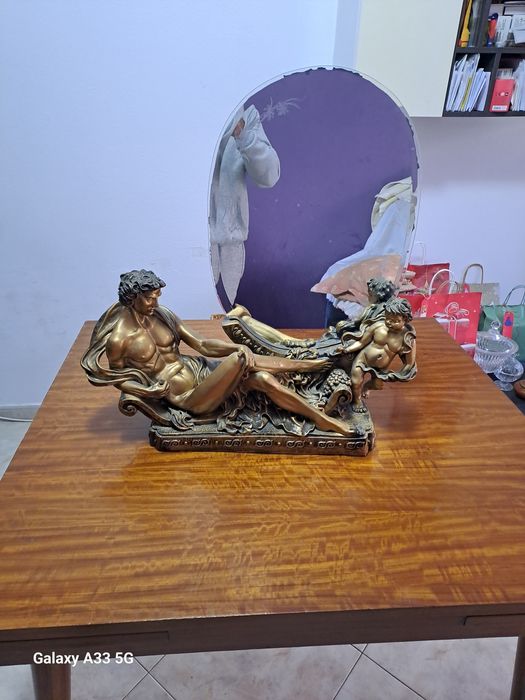 Espelho com bonecos em madeira