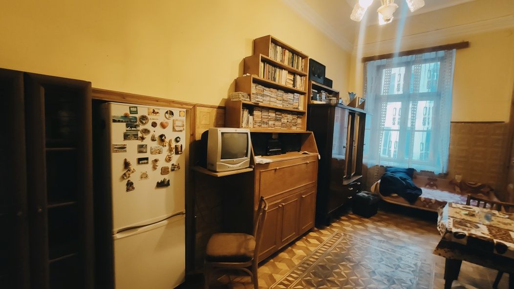 Две комнаты в коммуне, район парка Шевченко