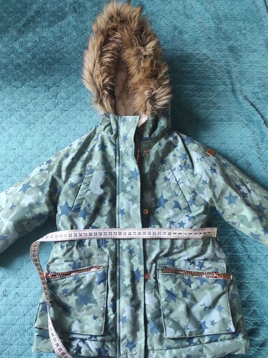 парка зима дівчинка