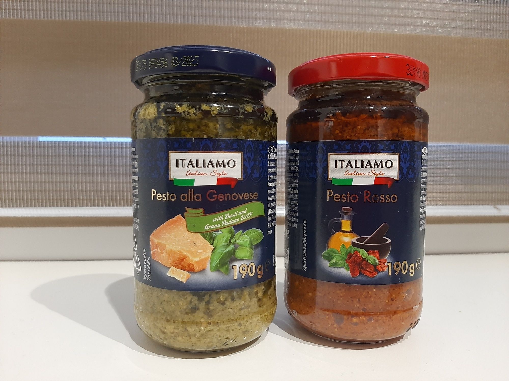 Соус песто  Pesto Rosso а також Pesto alla Genovese