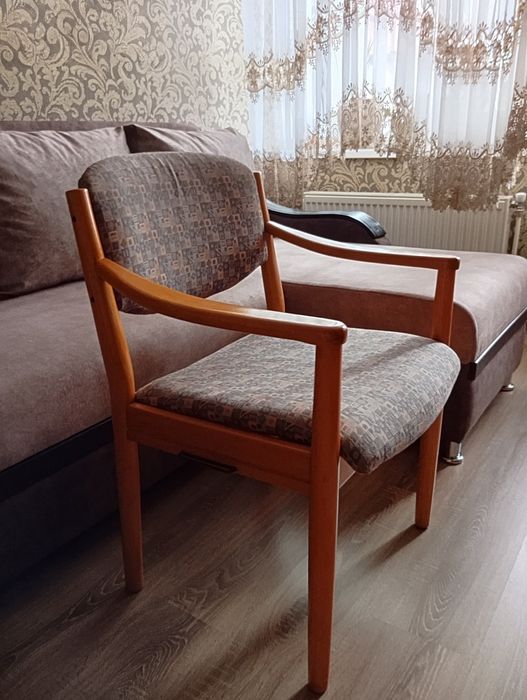 Продам стілець крісло.