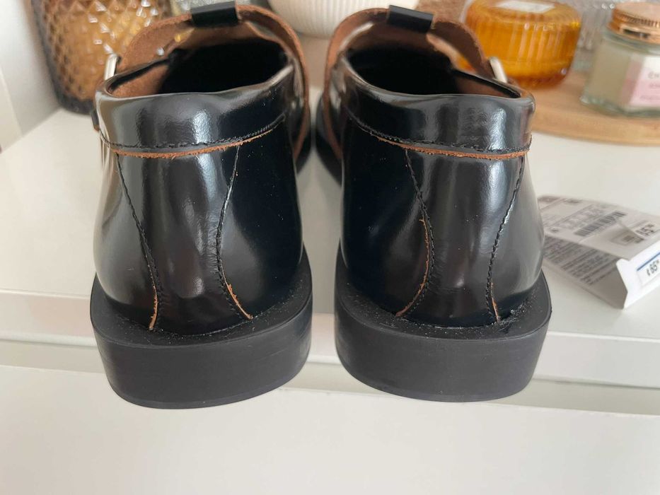 Zara mokasyny czarne skórzane skóra naturalna lakierowane klamry 40 26