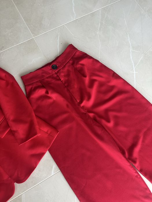 Костюм червоного кольору брюки і піджак zara