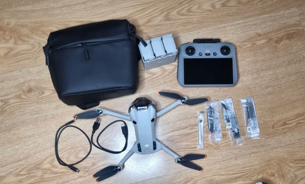 DJI Mini 4 pro fly more combo