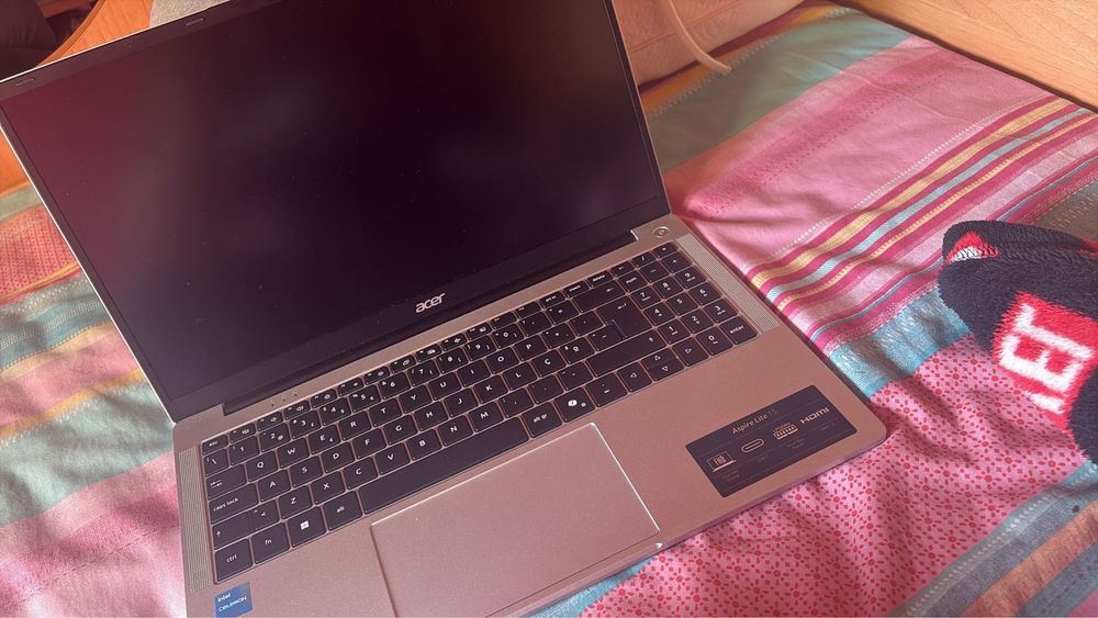 Portátil Acer aspire lite 15 AL 15-32P-C73D