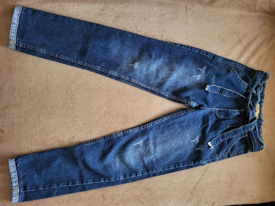 Продам джинсы на девочку