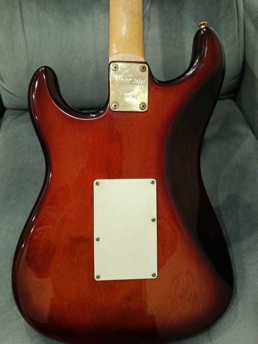 Guitarra Maison Strato Deluxe dos anos 90 1990 Maple Quilted Sunburst