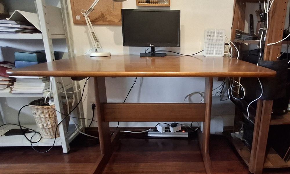 Mesa de trabalho em ótimo estado