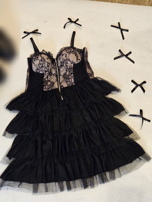 Sukienka Fishbone M – koronkowa, gotycka, w stylu emo.