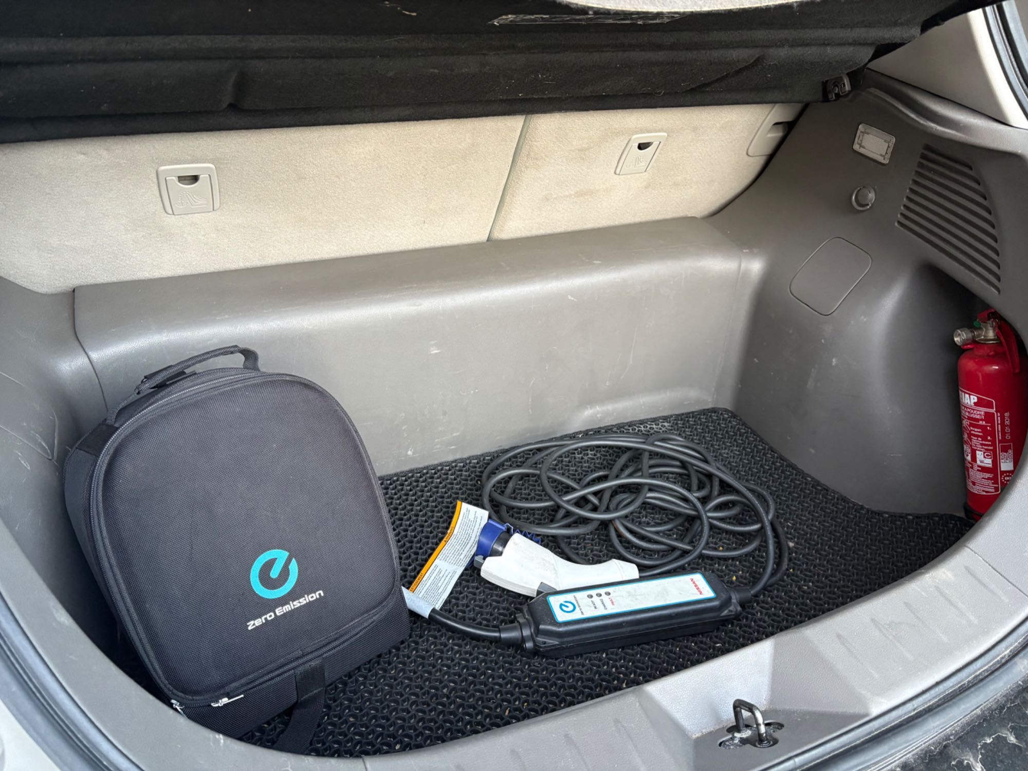 Продам Nissan Leaf