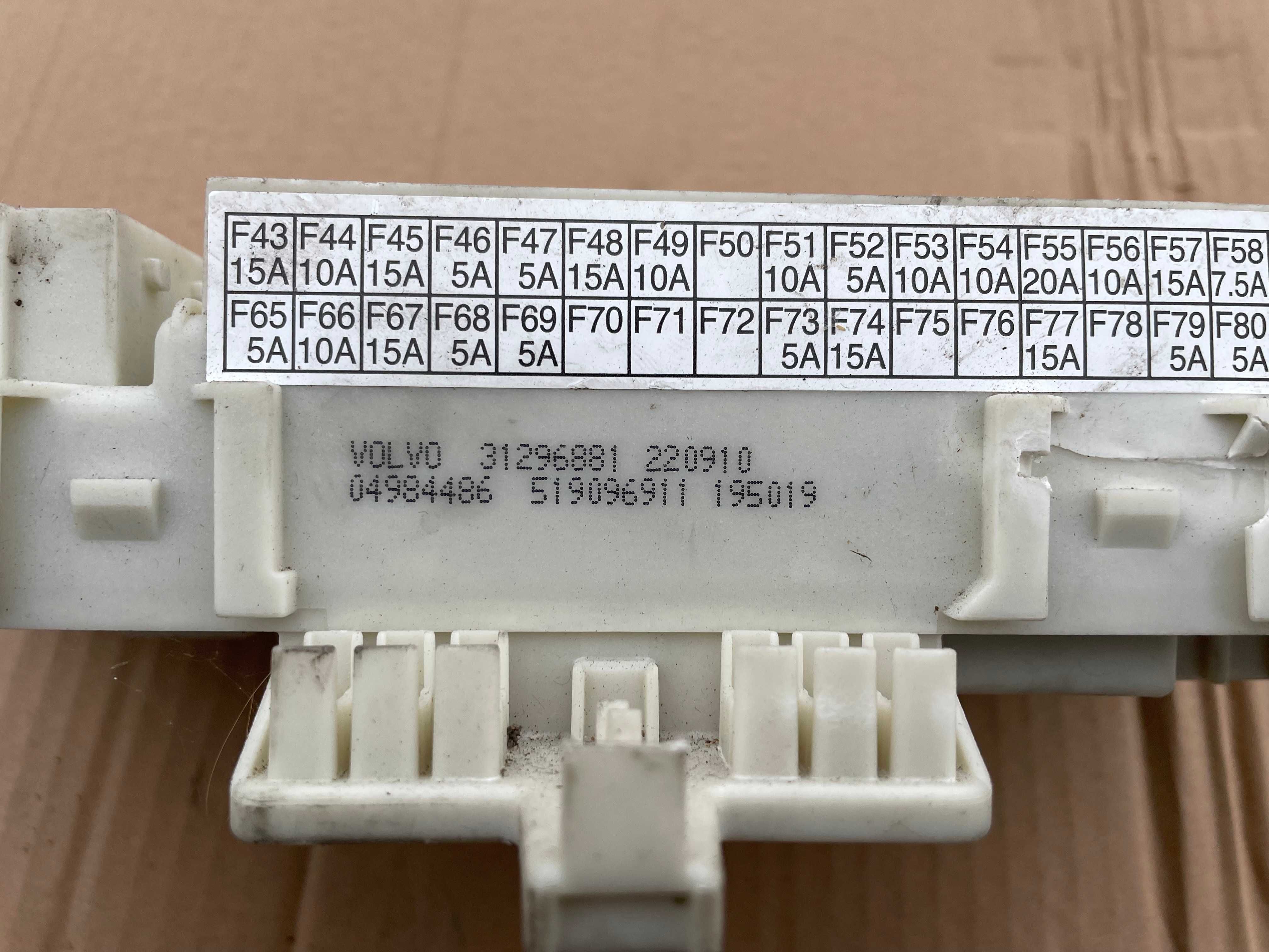 volvo v50 s40 II c70 c30 skrzynka bezpieczników moduł bsi 3129_6881