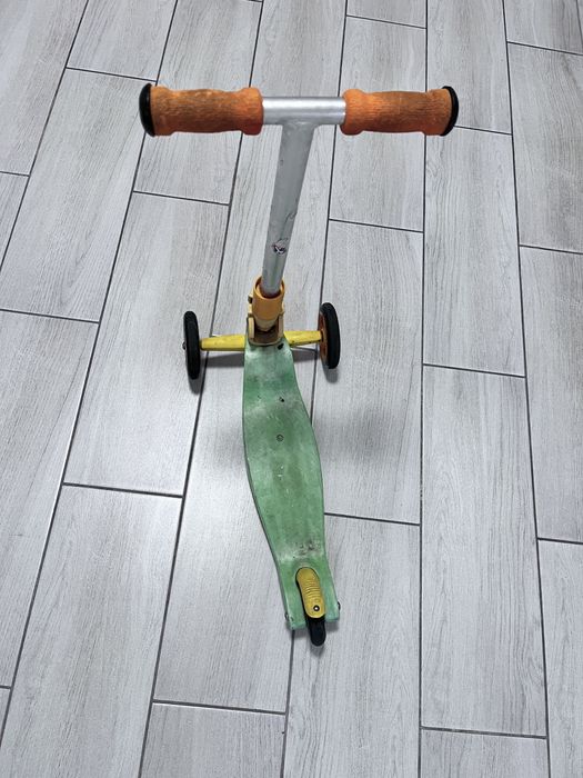 Віддам дитячий самокат