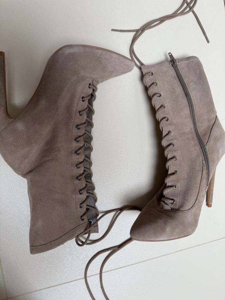 Brązowe wiązane botki sznurowane zamszowe Steve Madden 37