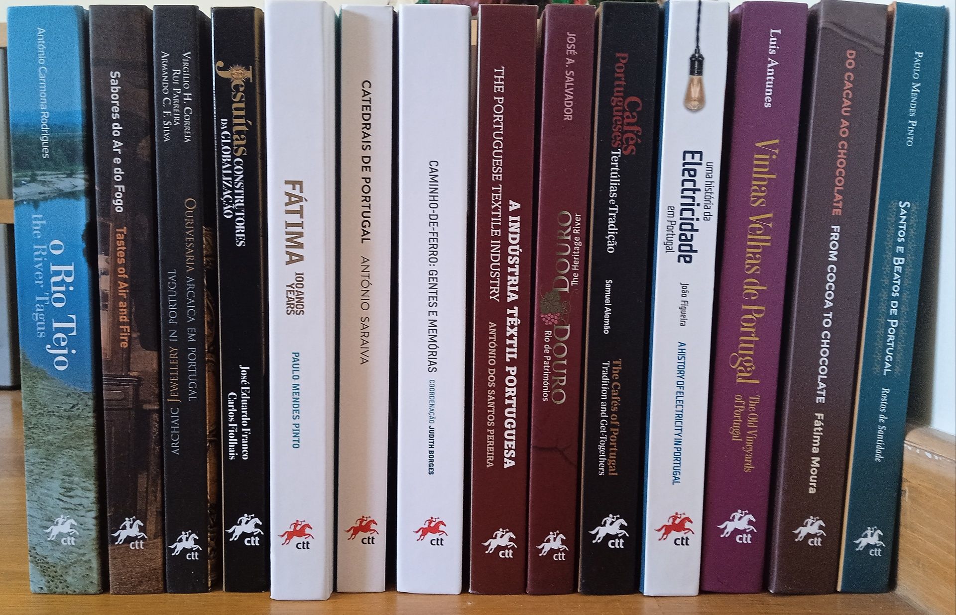 Lote de livros CTT
- 41 temáticos 
- 33 temáticos specimen 
- 7 anuai