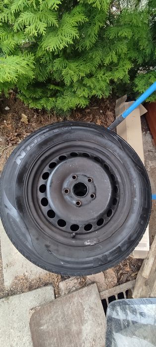 Sprzedam felgi stalowe 15"  rozstaw śrub 5x112.