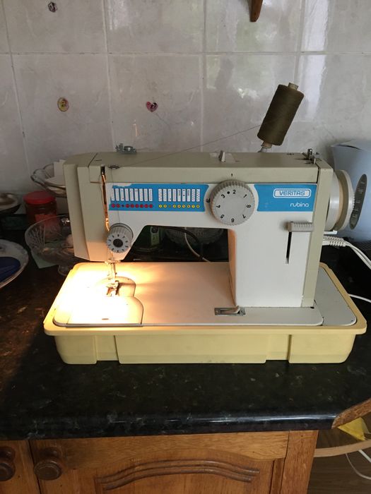 Швейна машинка Верітас