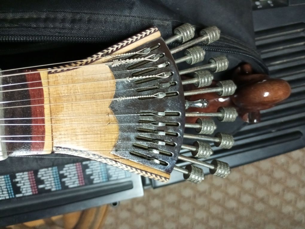 Guitarra antiga boa marca e boa madeira