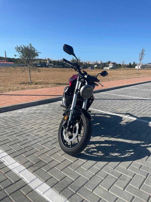 Honda CB300R - Impecável e Pronta a Andar!