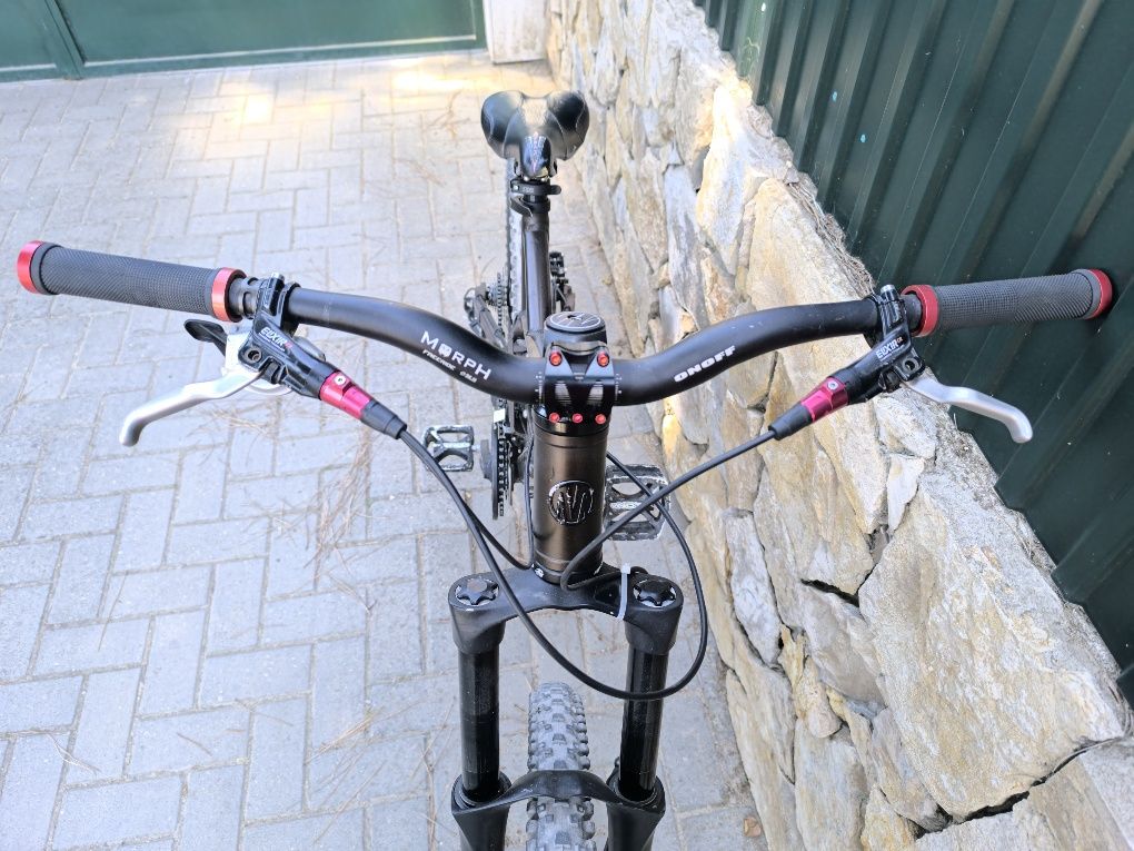 Bicicleta Downhill Mondraker