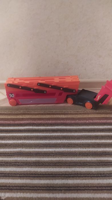 Hot Wheels duży transportowiec laweta samochód na 50 aut